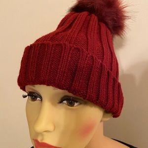 Women’s Artic Paw Cable Knit Hat